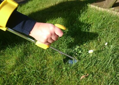 Ergonomic Handle Weeder