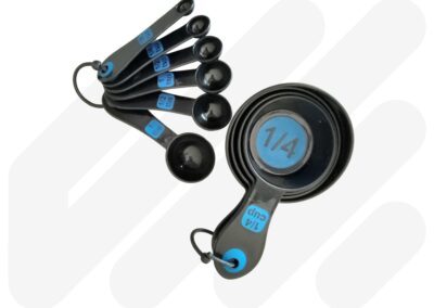Black and Blue Measuring Cups