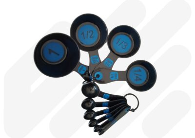 Black and Blue Measuring Cups